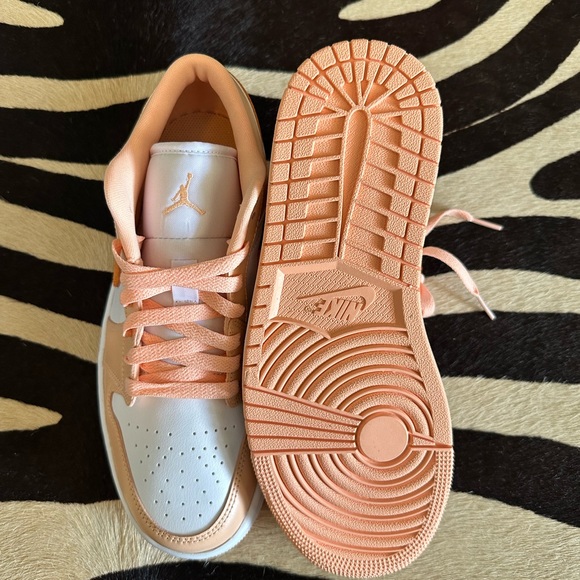 Nike Jordan - Picture 2 of 4